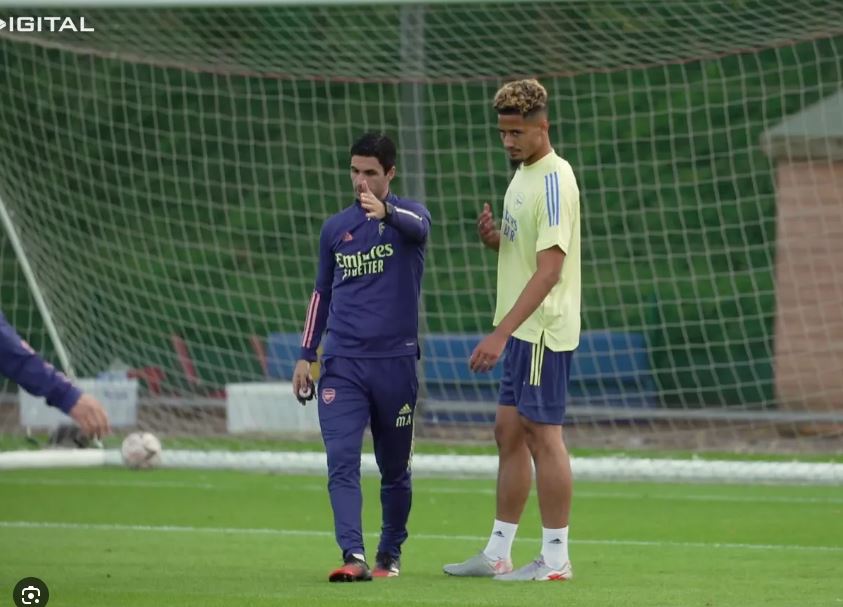 Arteta kèm cặp Arsenal rất sát