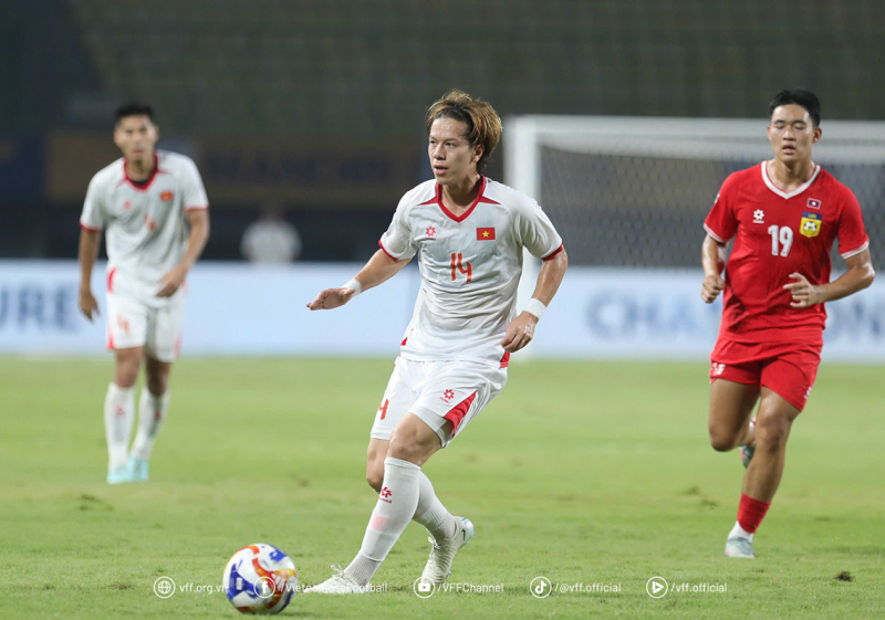 hlv-u23-lao-khen-ngoi-viktor-le-sau