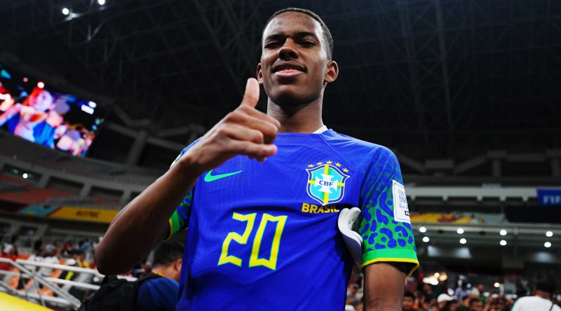 so-huu-ngoc-quy-brazil-chelsea-muon-tre-hoa-luc