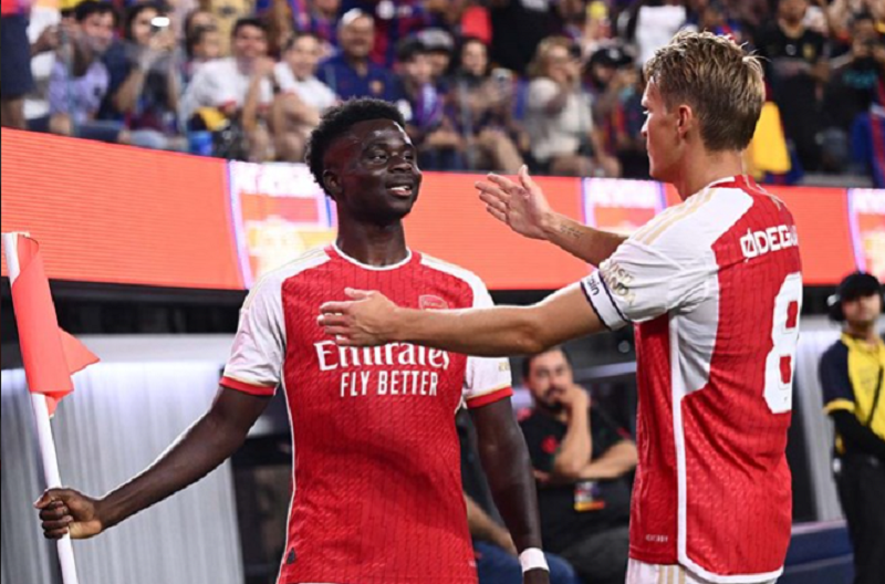 saka-ke-lai-khoanh-khac-arsenal-biet-tin-man-city-say-chan